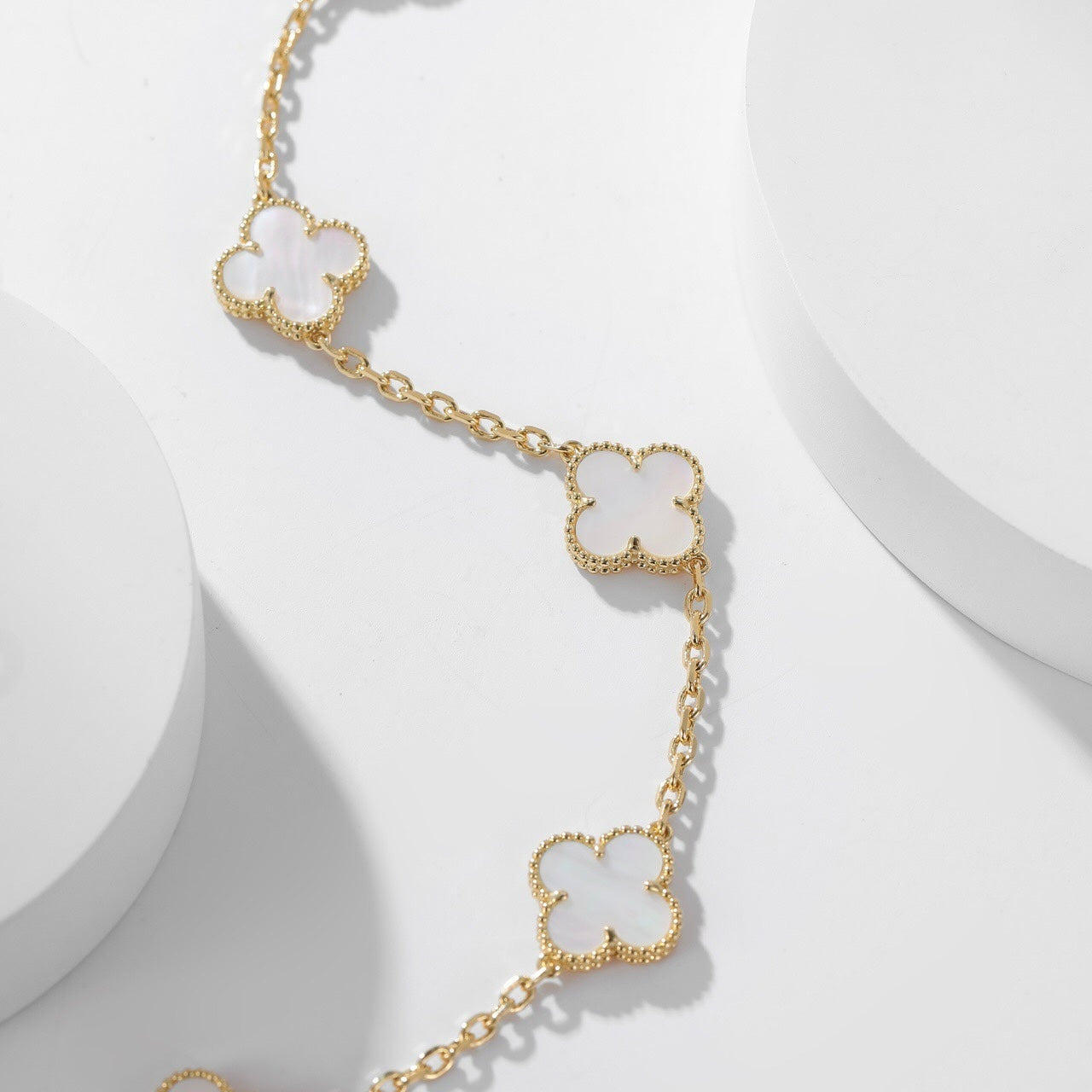 [Elowen Jewels]CLOVER 10 MOTIFS WHITE MOTHER OF PEARL NECKLACE