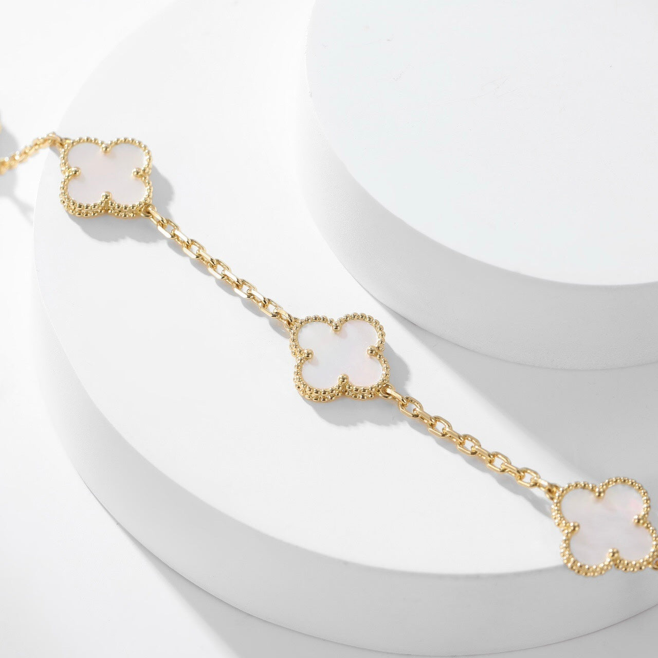 [Elowen Jewels]CLOVER 10 MOTIFS WHITE MOTHER OF PEARL NECKLACE