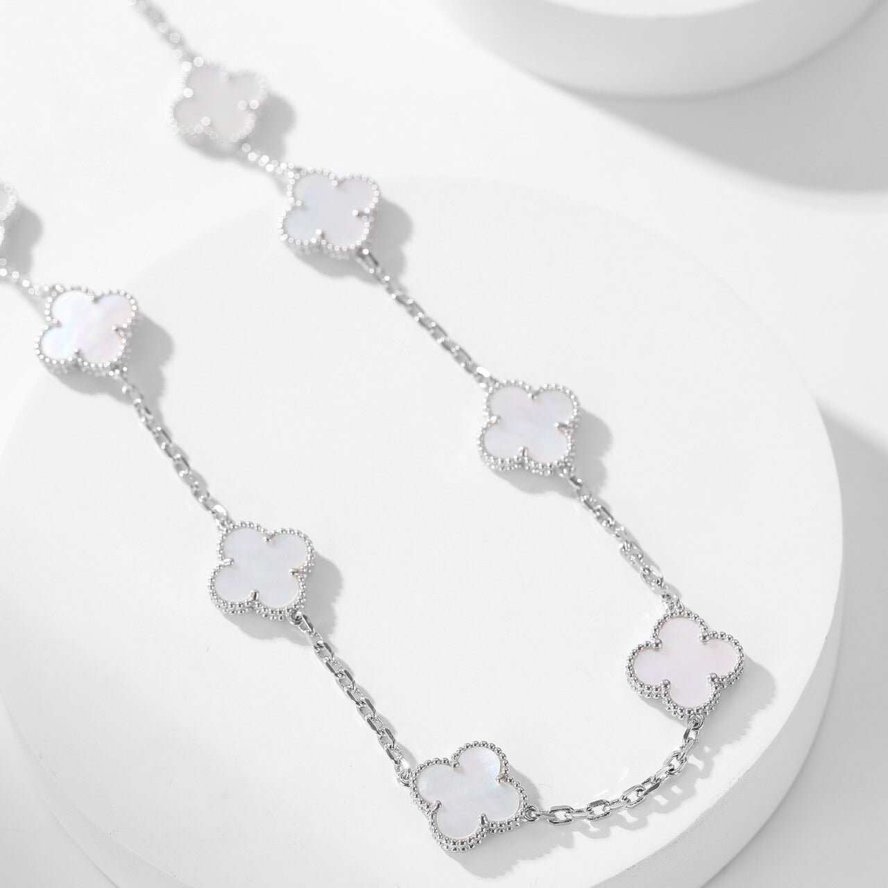 [Elowen Jewels]CLOVER 10 MOTIFS WHITE MOTHER OF PEARL NECKLACE