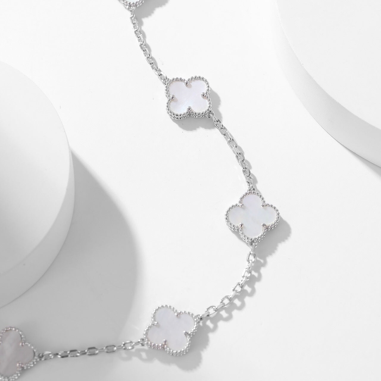 [Elowen Jewels]CLOVER 10 MOTIFS WHITE MOTHER OF PEARL NECKLACE