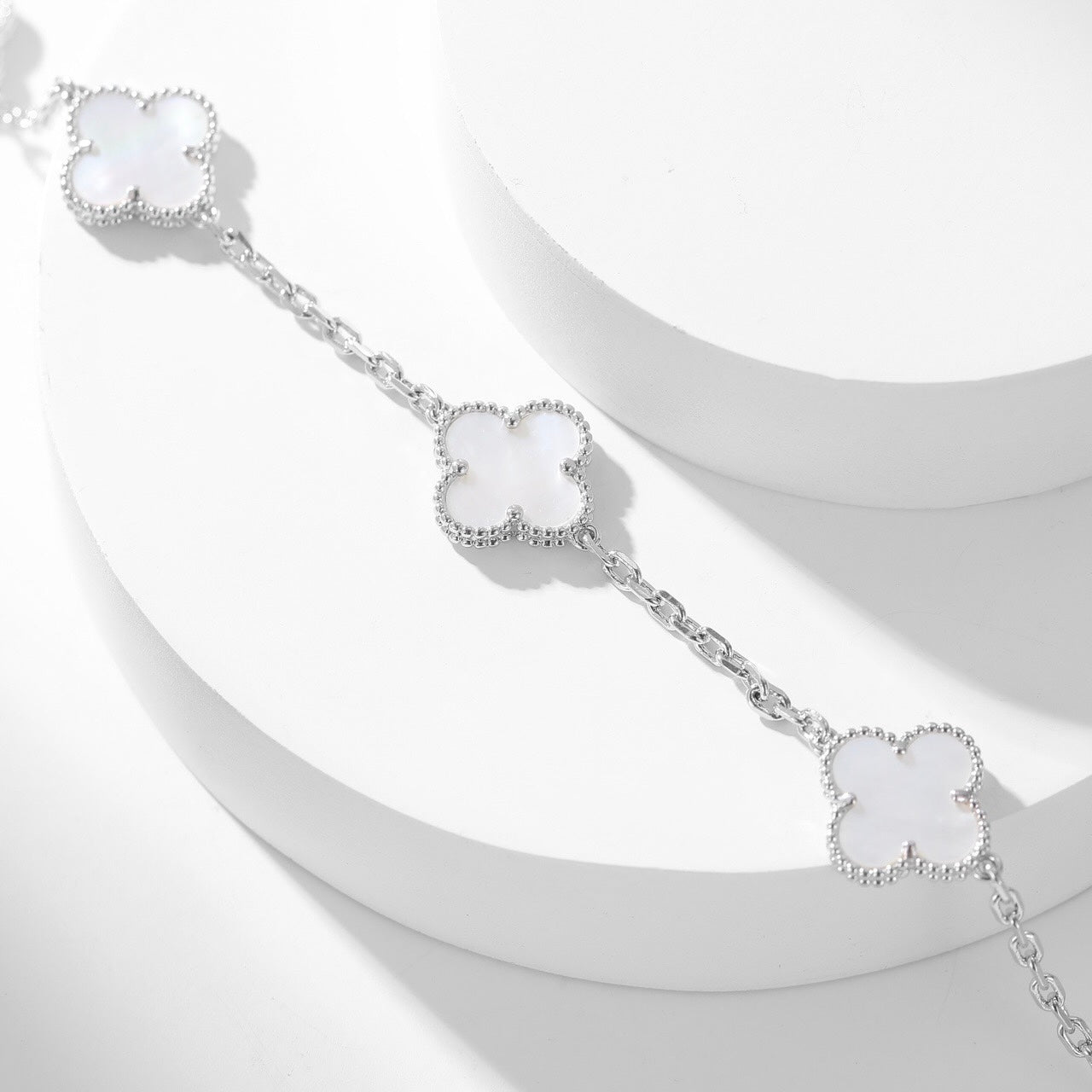 [Elowen Jewels]CLOVER 10 MOTIFS WHITE MOTHER OF PEARL NECKLACE