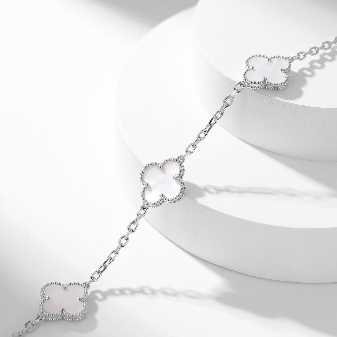 [Elowen Jewels]CLOVER 10 MOTIFS WHITE MOTHER OF PEARL NECKLACE