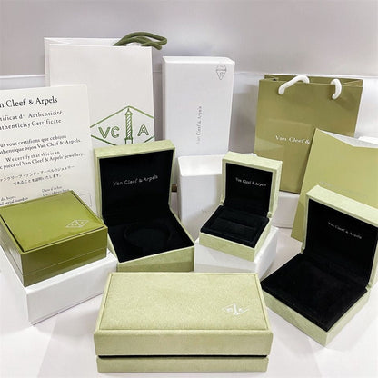 [Elowen Jewels]VA CLOVER BRACELET NECKLACE RING BOX GIFT BAG