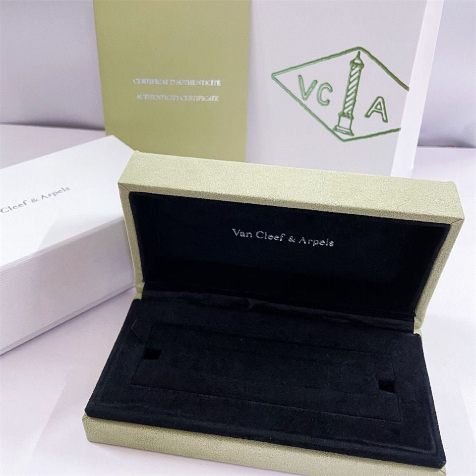 [Elowen Jewels]VA CLOVER BRACELET NECKLACE RING BOX GIFT BAG