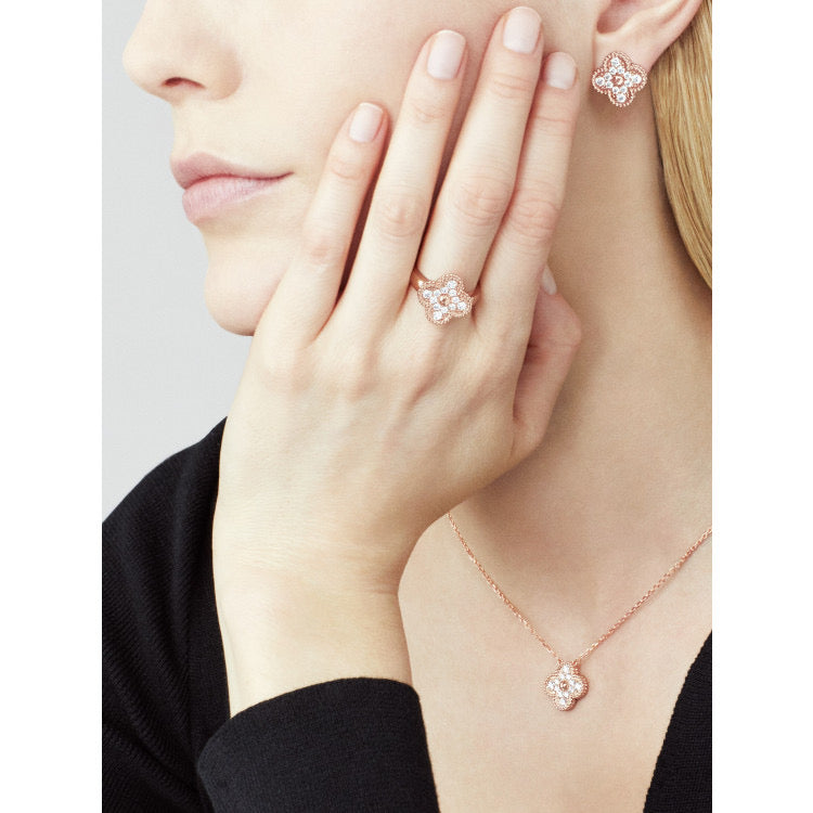 [Elowen Jewels]CLOVER 15MM DIAMOND SINGLE FLOWER NECKLACE
