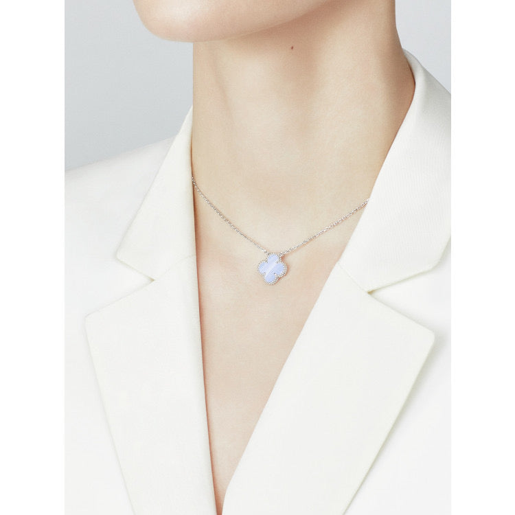 [Elowen Jewels]CLOVER 15MM BLUE CHALCEDONY NECKLACE SILVER