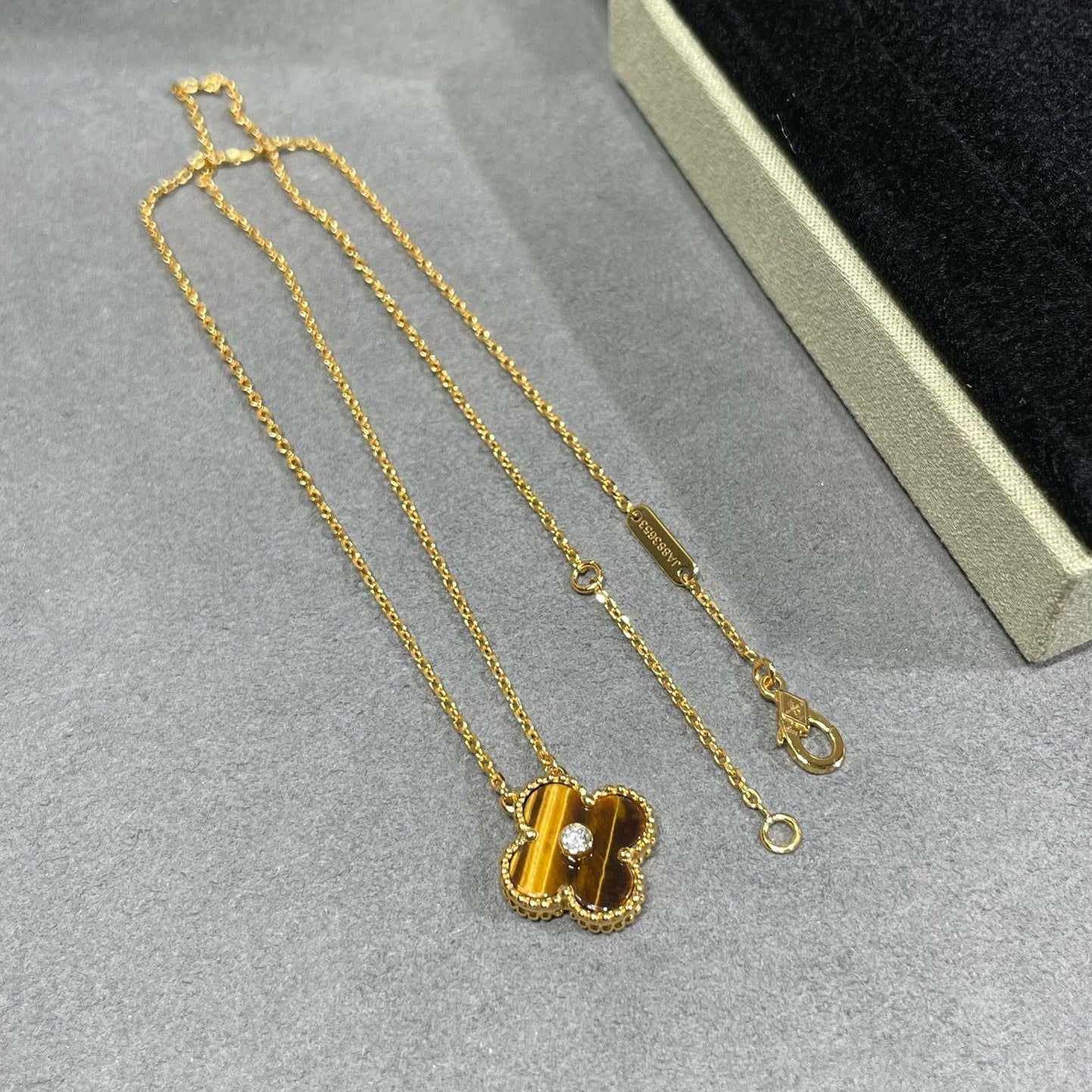 [Elowen Jewels]CLOVER 15MM DIAMOND AND YELLOW TIGER'S EYE AGATE necklace