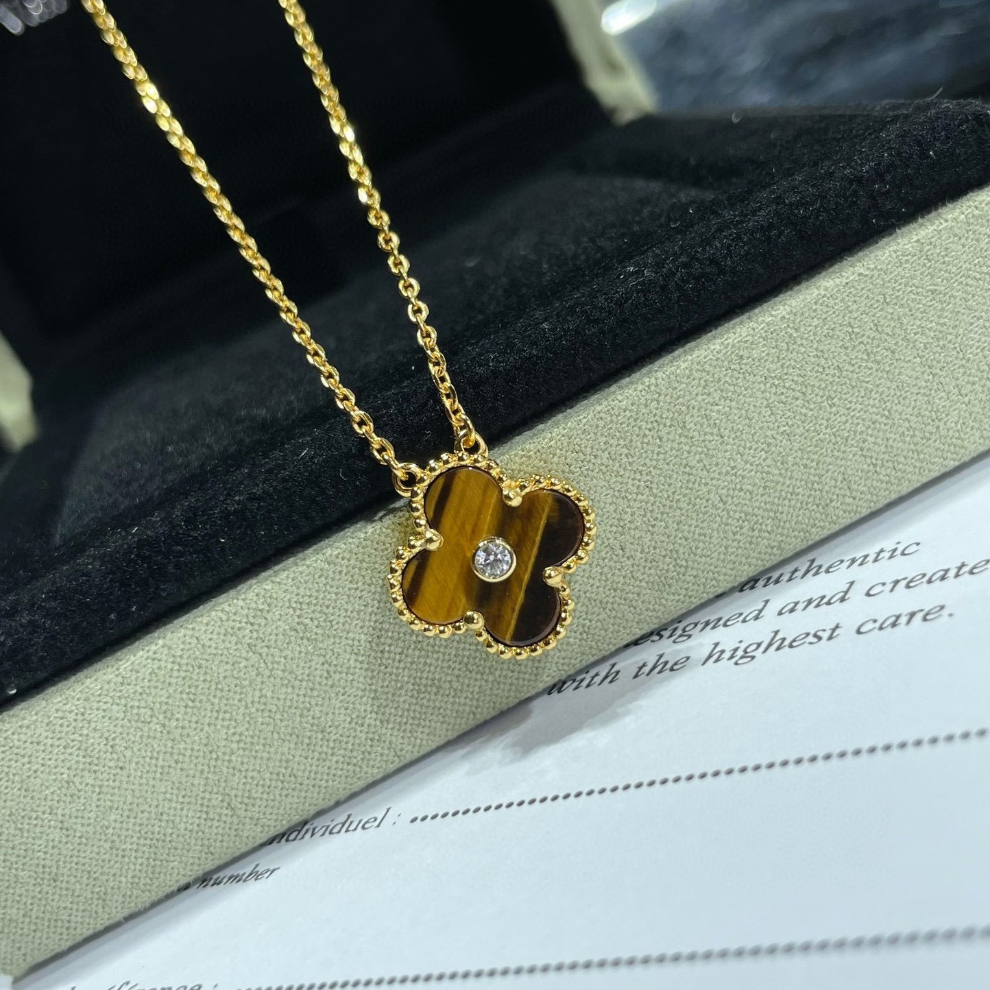 [Elowen Jewels]CLOVER 15MM DIAMOND AND YELLOW TIGER'S EYE AGATE necklace