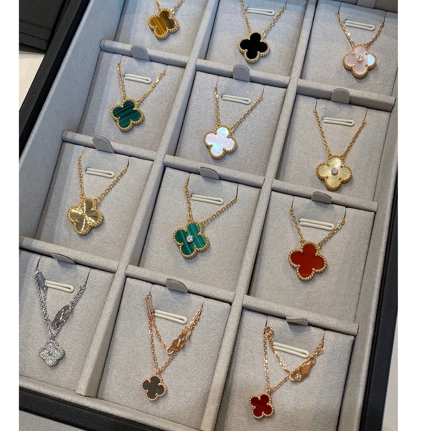 [Elowen Jewels]CLOVER 15MM LASER NECKLACE
