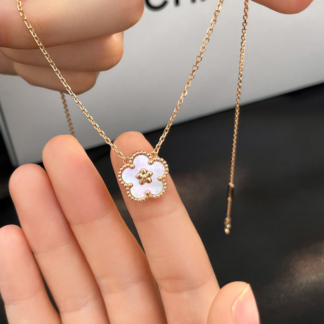 [Elowen Jewels]LUCKY  WHITE MOP  PLUM BLOSSOM NECKLACE