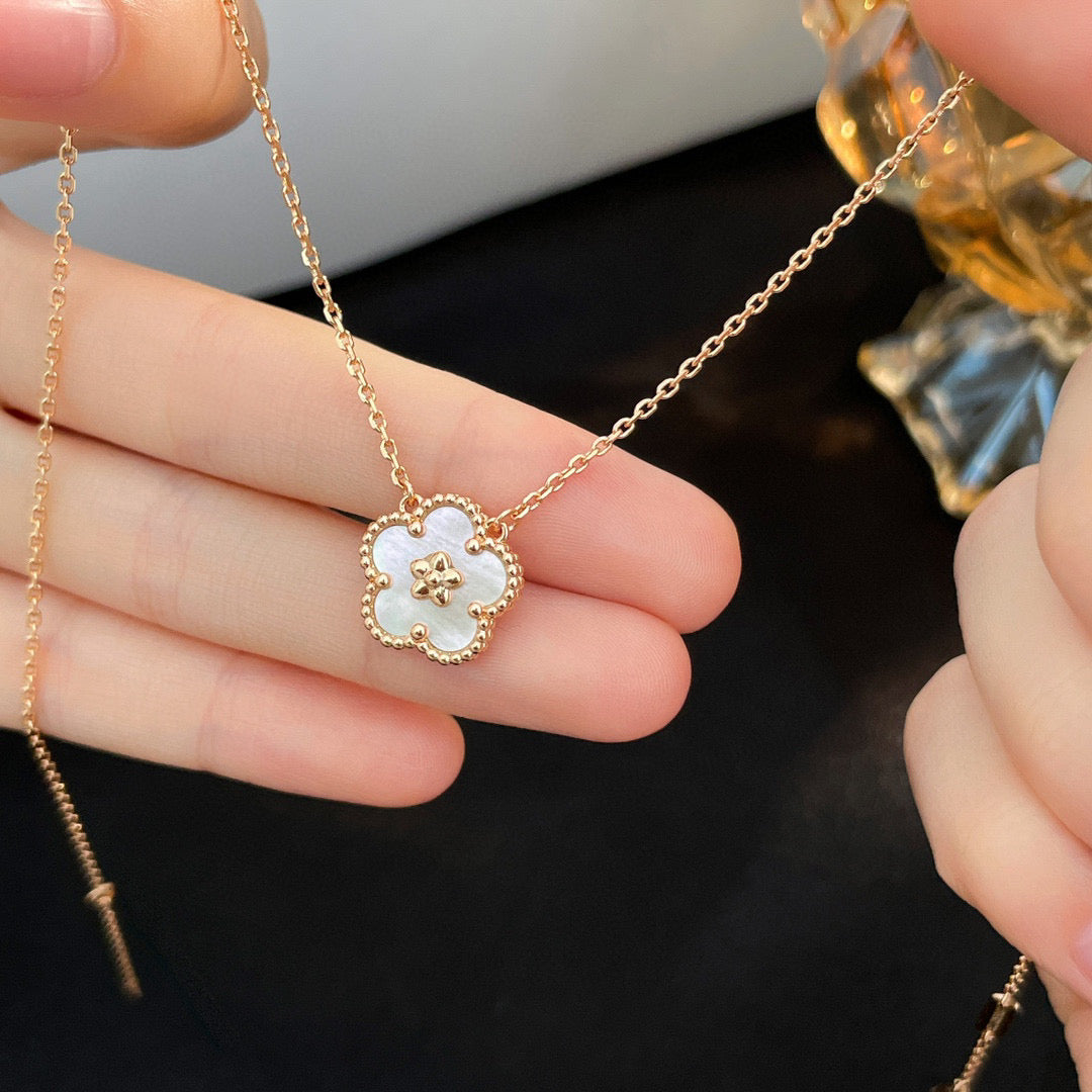 [Elowen Jewels]LUCKY  WHITE MOP  PLUM BLOSSOM NECKLACE