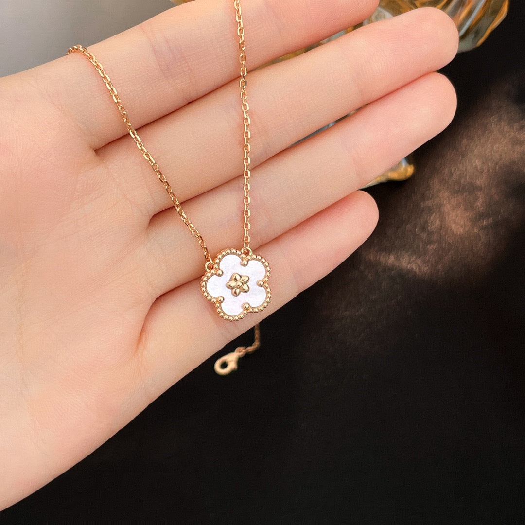 [Elowen Jewels]LUCKY  WHITE MOP  PLUM BLOSSOM NECKLACE