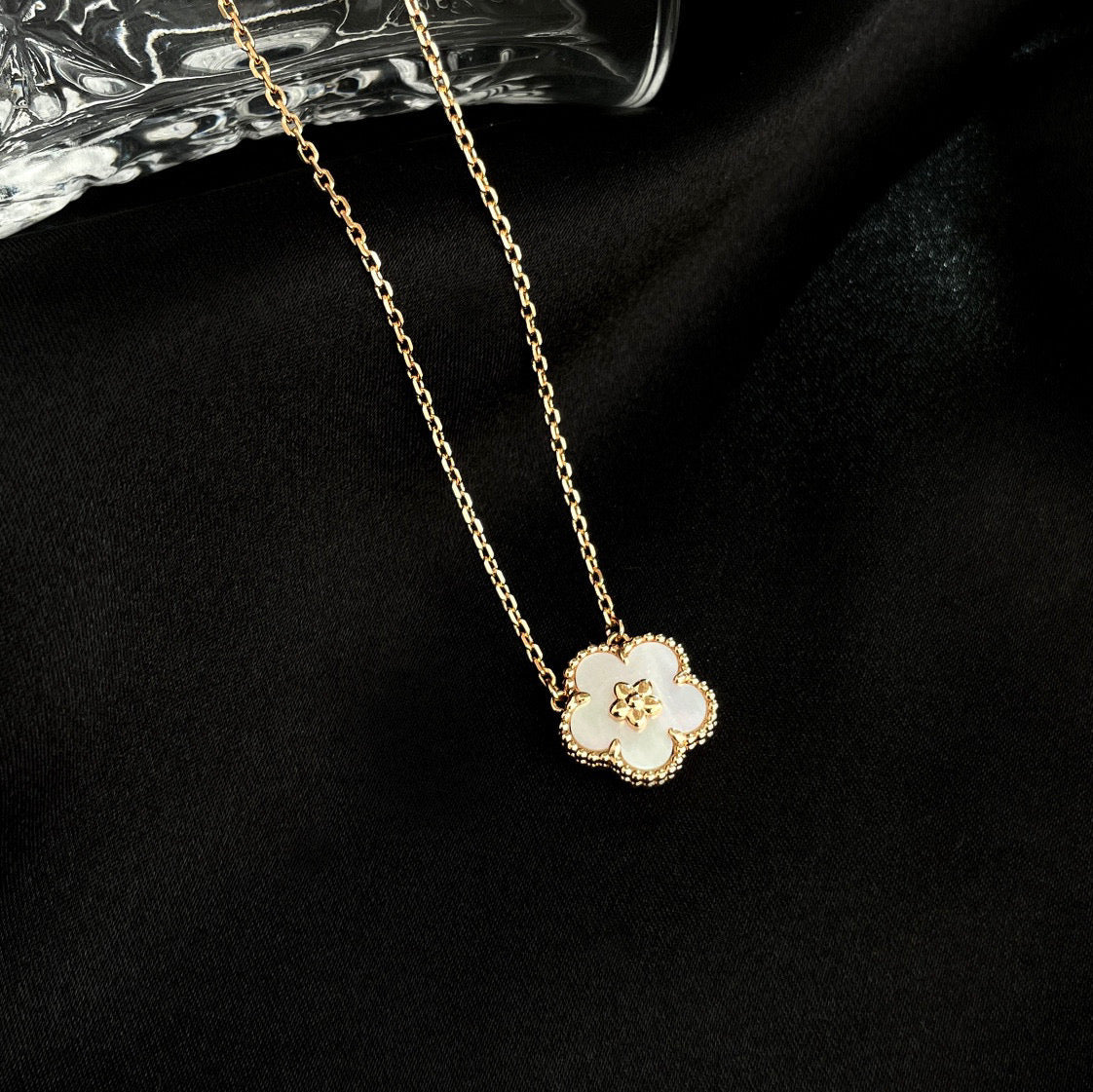 [Elowen Jewels]LUCKY  WHITE MOP  PLUM BLOSSOM NECKLACE