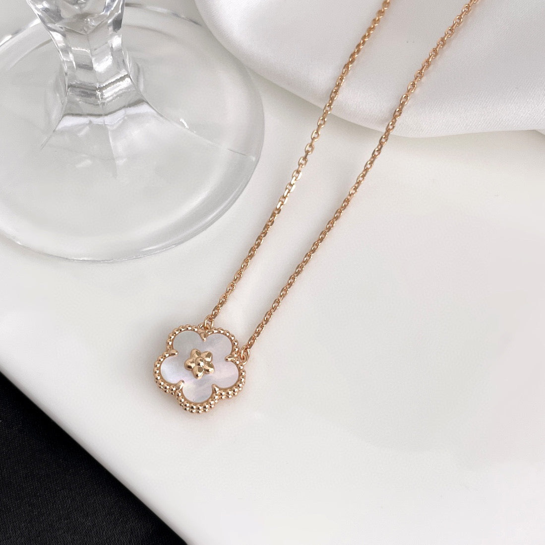 [Elowen Jewels]LUCKY  WHITE MOP  PLUM BLOSSOM NECKLACE