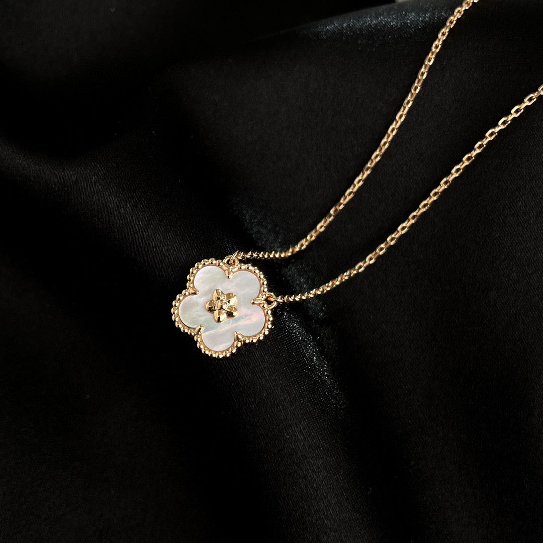 [Elowen Jewels]LUCKY  WHITE MOP  PLUM BLOSSOM NECKLACE