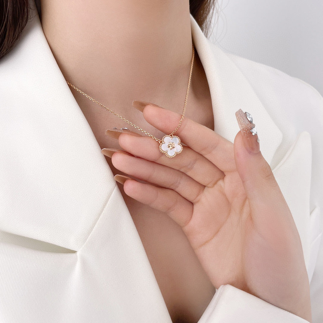 [Elowen Jewels]LUCKY  WHITE MOP  PLUM BLOSSOM NECKLACE