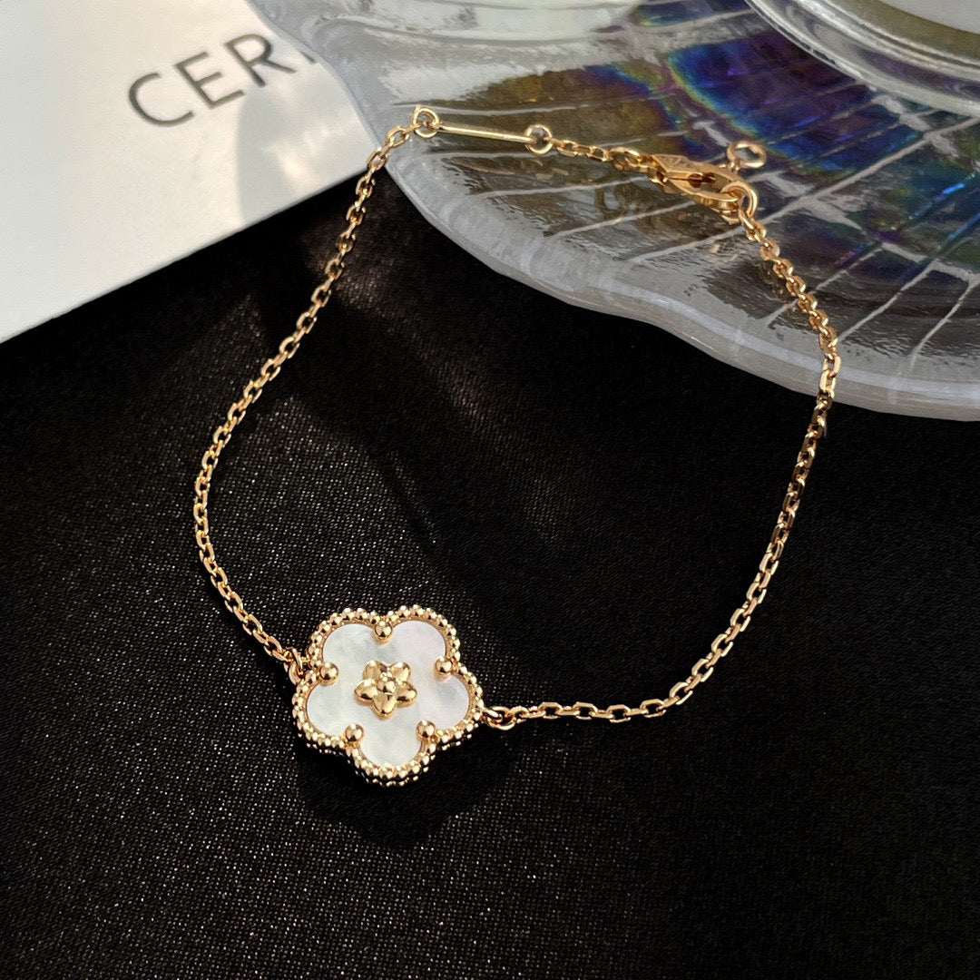 [Elowen Jewels]LUCKY WHITE MOP PLUM BLOSSOM  BRACELET
