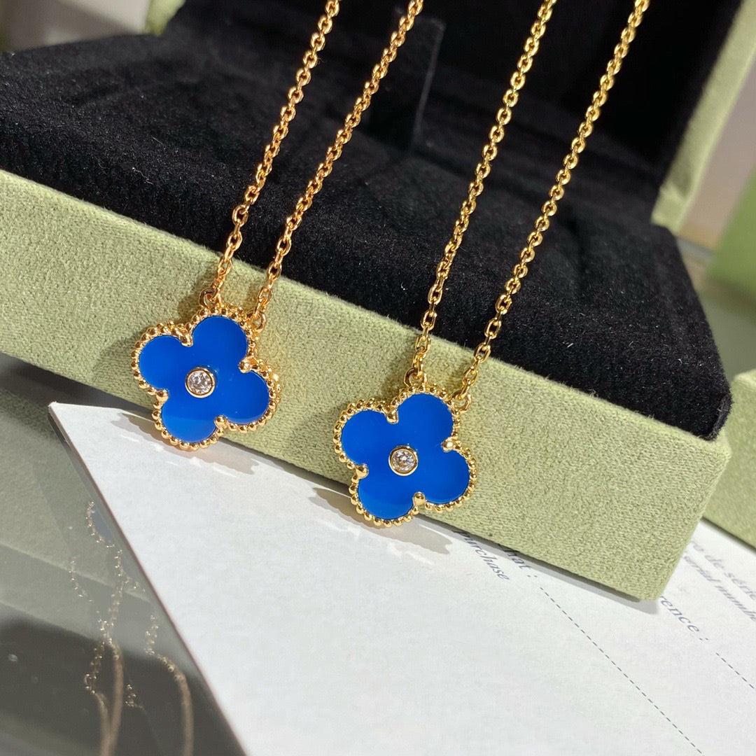 [Elowen Jewels]CLOVER 15MM DIAMOND AND BLUE AGATE NECKLACE