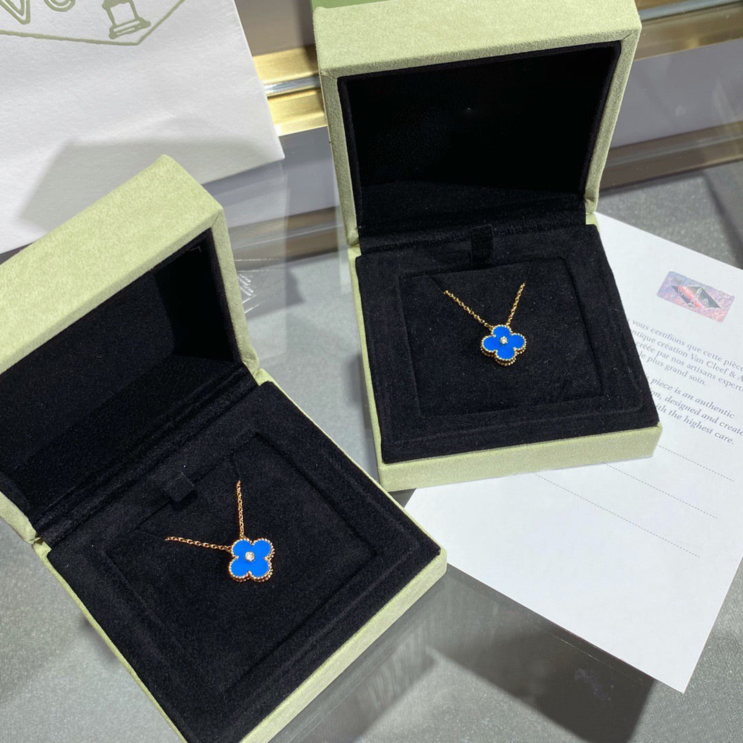[Elowen Jewels]CLOVER 15MM DIAMOND AND BLUE AGATE NECKLACE