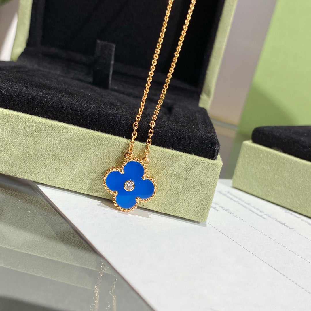 [Elowen Jewels]CLOVER 15MM DIAMOND AND BLUE AGATE NECKLACE
