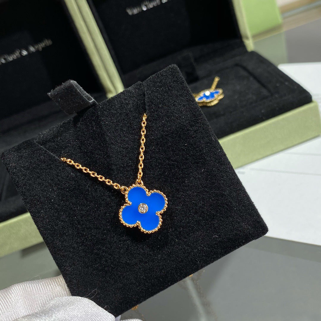 [Elowen Jewels]CLOVER 15MM DIAMOND AND BLUE AGATE NECKLACE