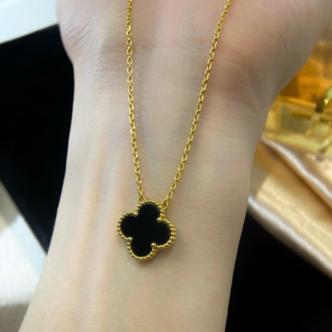 [Elowen Jewels]CLOVER 15MM BLACK ONYX SINGLE FLOWER NECKLACE