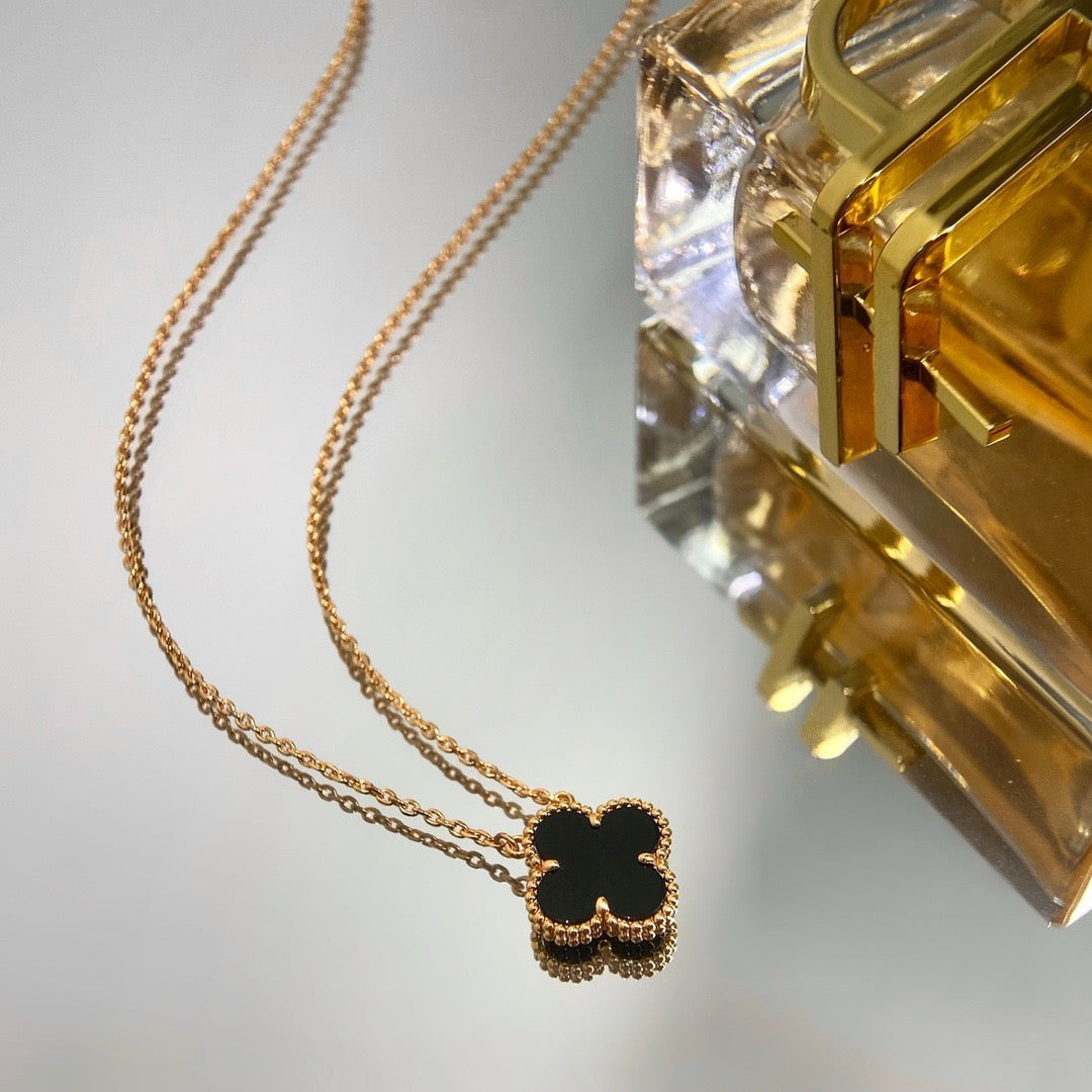 [Elowen Jewels]CLOVER 15MM BLACK ONYX SINGLE FLOWER NECKLACE