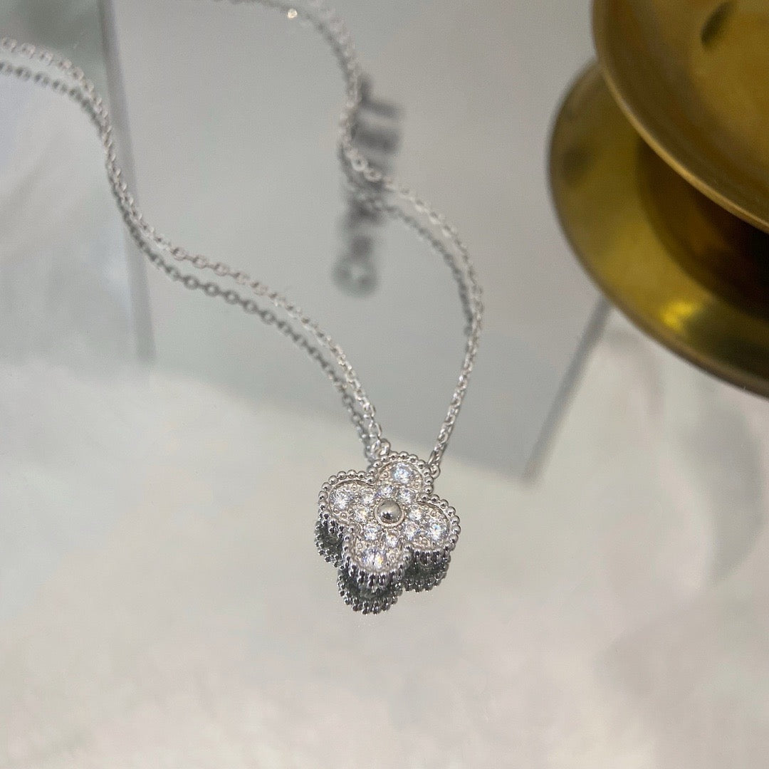 [Elowen Jewels]CLOVER 15MM DIAMOND SINGLE FLOWER NECKLACE
