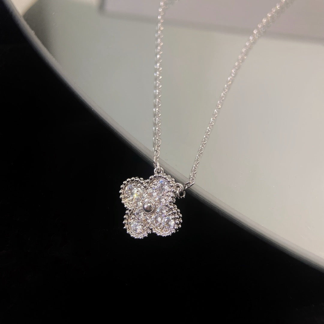 [Elowen Jewels]CLOVER 15MM DIAMOND SINGLE FLOWER NECKLACE