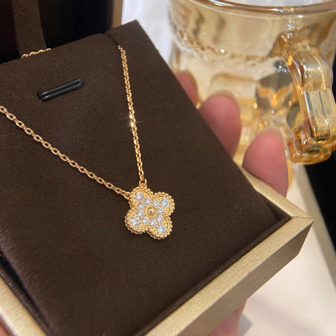 [Elowen Jewels]CLOVER 15MM DIAMOND SINGLE FLOWER NECKLACE