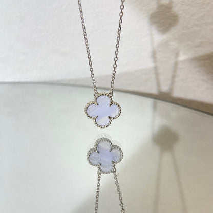 [Elowen Jewels]CLOVER 15MM BLUE CHALCEDONY NECKLACE SILVER