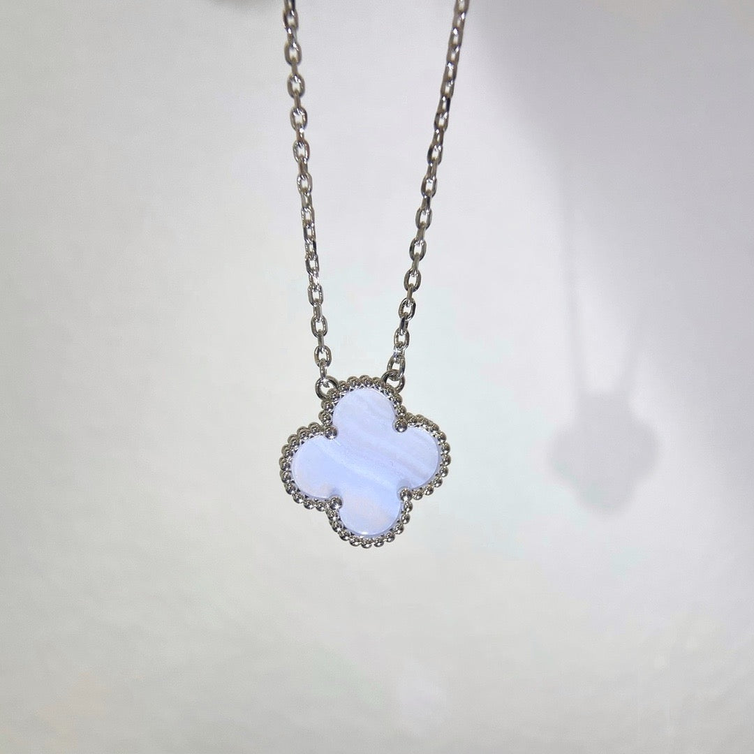 [Elowen Jewels]CLOVER 15MM BLUE CHALCEDONY NECKLACE SILVER