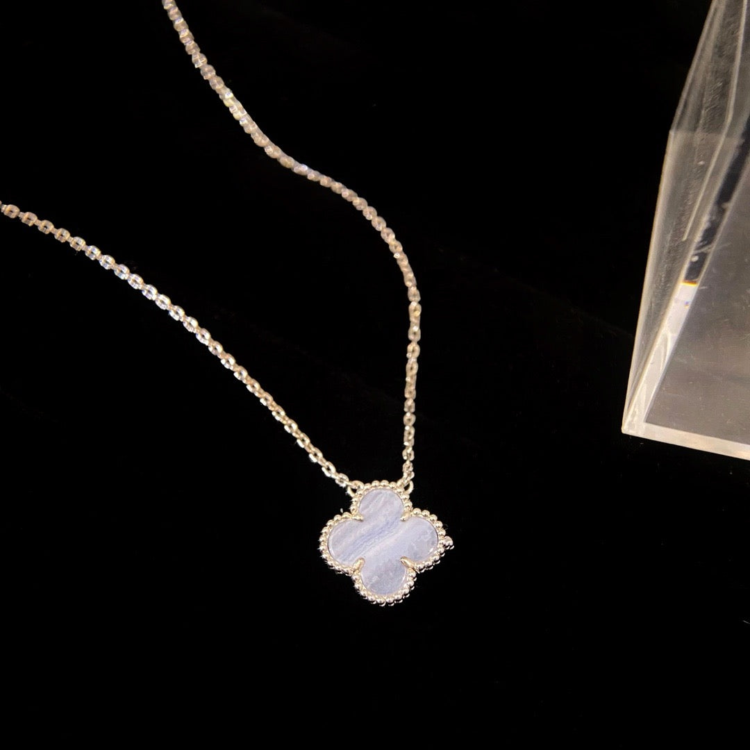 [Elowen Jewels]CLOVER 15MM BLUE CHALCEDONY NECKLACE SILVER
