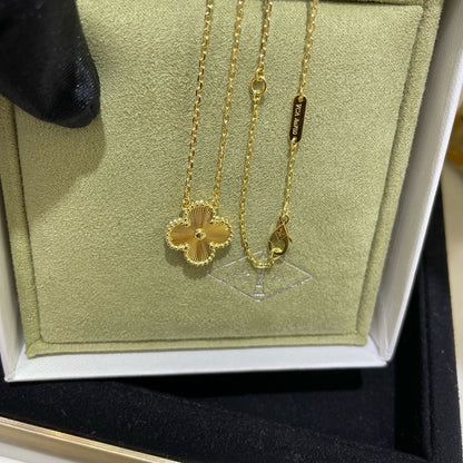 [Elowen Jewels]CLOVER 15MM LASER NECKLACE
