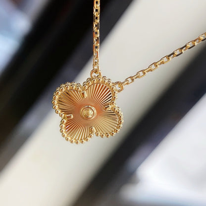 [Elowen Jewels]CLOVER 15MM LASER NECKLACE