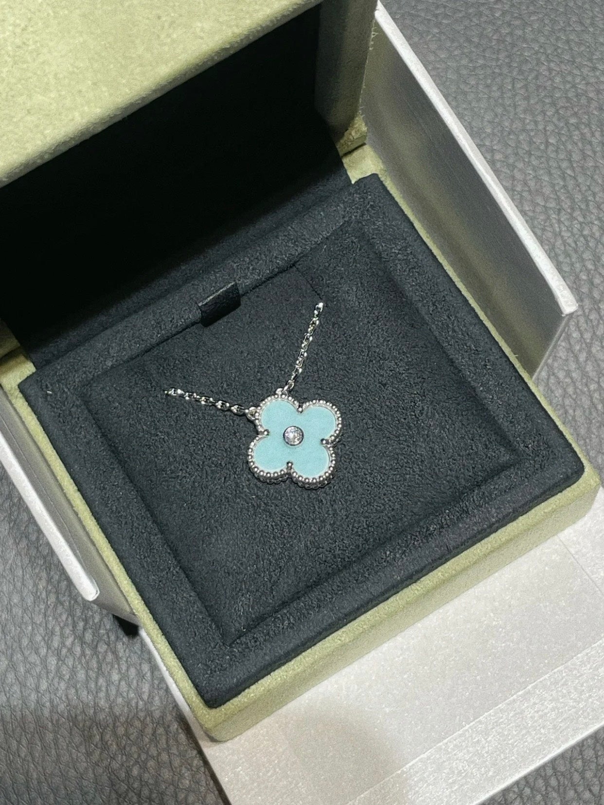 [Elowen Jewels]CLOVER 1 DIAMOND LIGHT BLUE SILVER NECKLACE