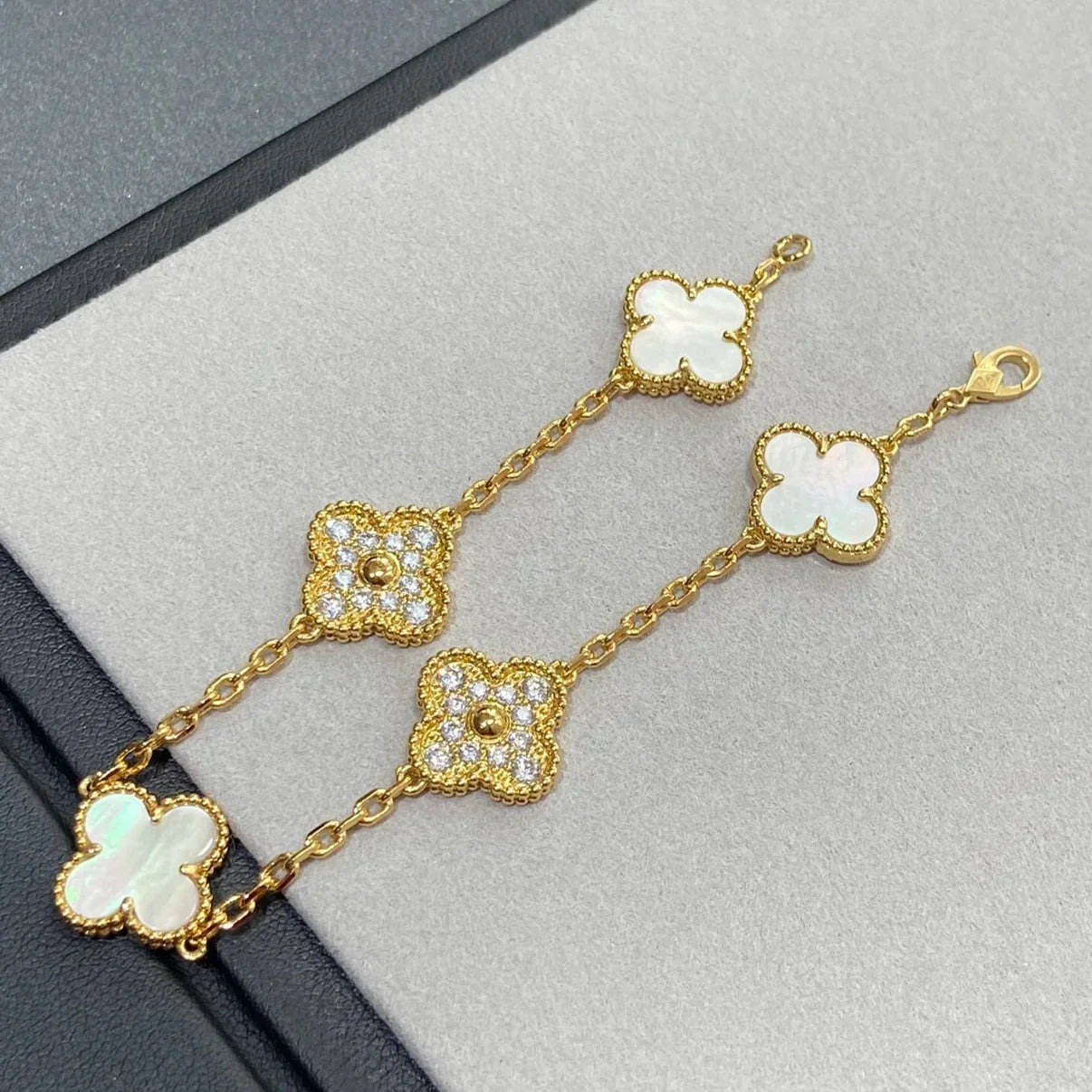 [Elowen Jewels]CLOVER WHITE PEARL MOP 5 MOTIF BRACELET COLLECTION