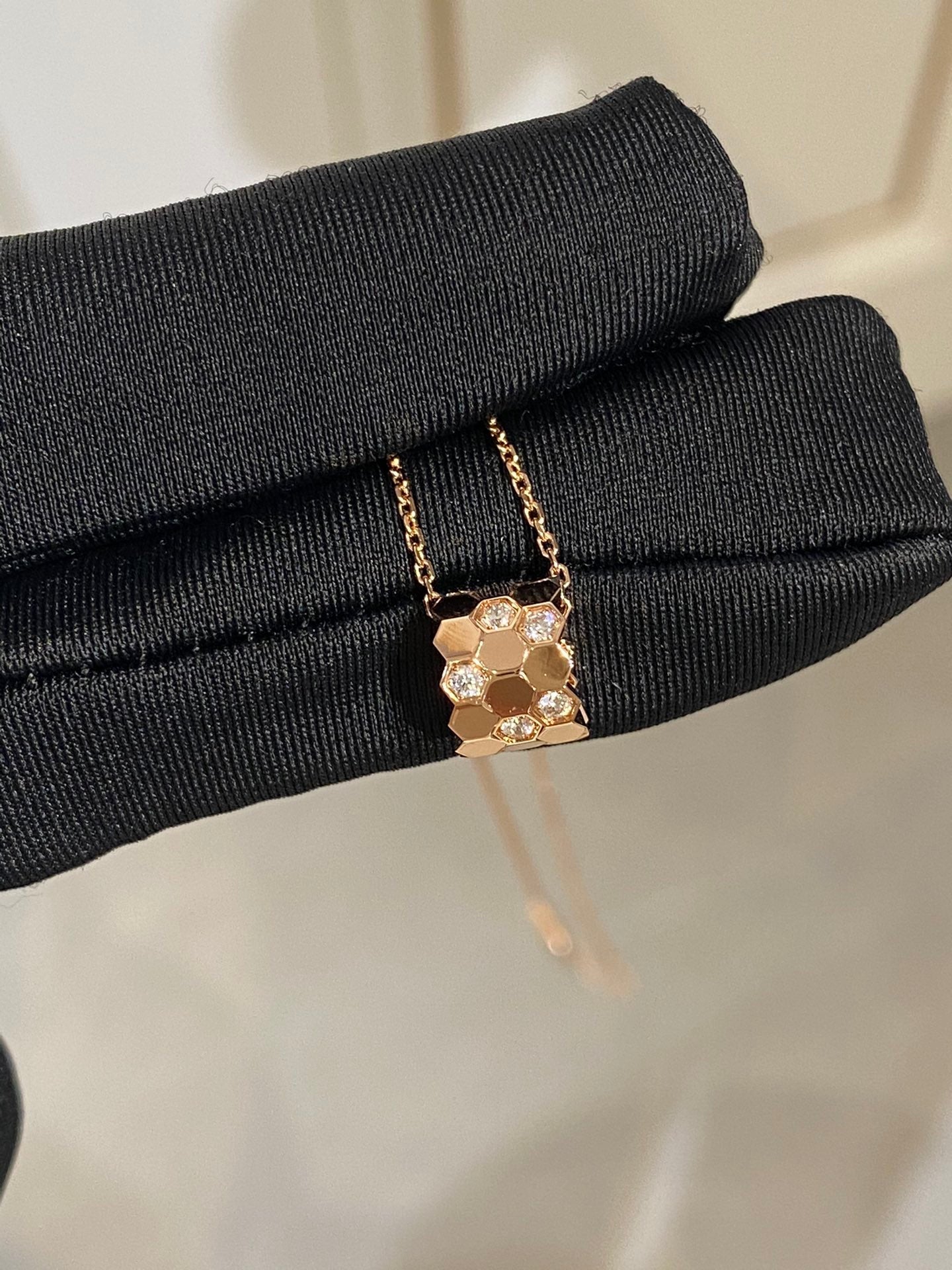 [Elowen Jewels]BEE LOVE DIAMOND NECKLACE