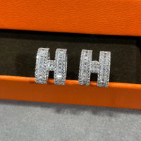 [Elowen Jewel]H STUD EARRINGS WITH SILVER DIAMONDS