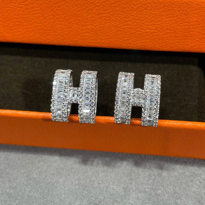 [Elowen Jewels]H STUD EARRINGS WITH SILVER DIAMONDS