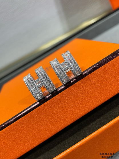 [Elowen Jewels]H STUD EARRINGS WITH SILVER DIAMONDS