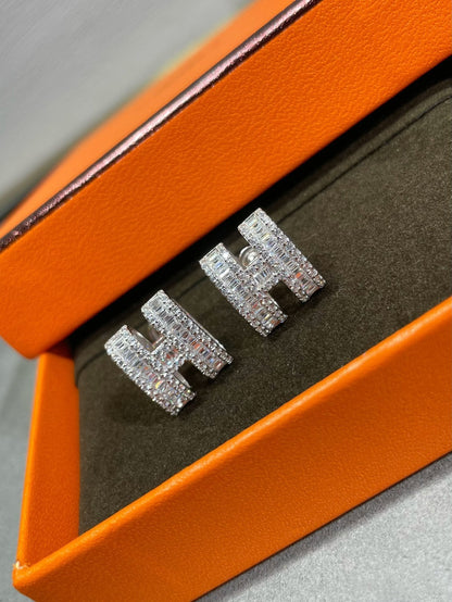 [Elowen Jewels]H STUD EARRINGS WITH SILVER DIAMONDS
