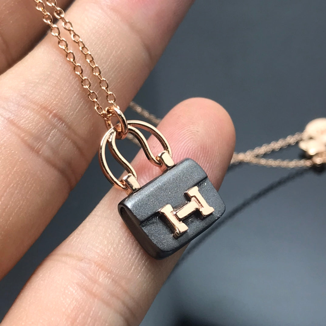 [Elowen Jewels]WOMEN'S HM AMULETTES CONSTANCE PENDANT NECKLACE