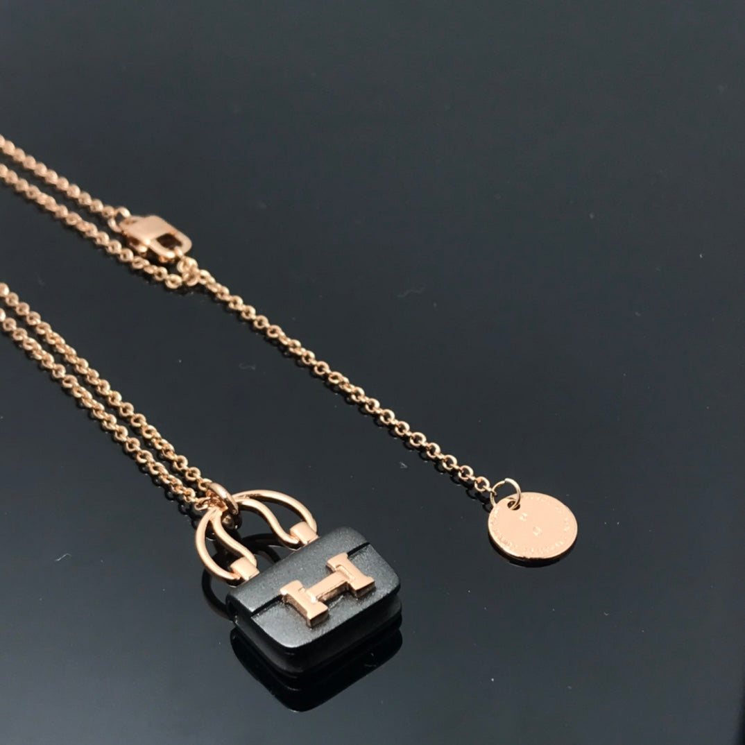 [Elowen Jewels]WOMEN'S HM AMULETTES CONSTANCE PENDANT NECKLACE
