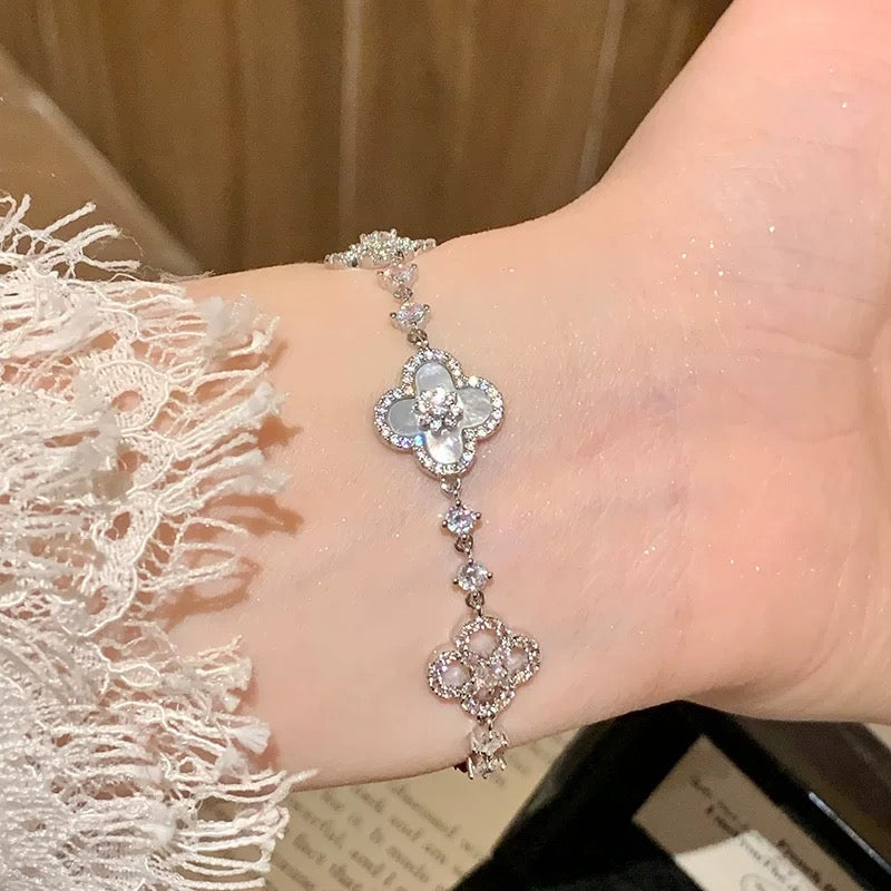 [Elowen Jewels]CLOVER 5 MOTIF PINK BLUE RED WHITE BRACELET