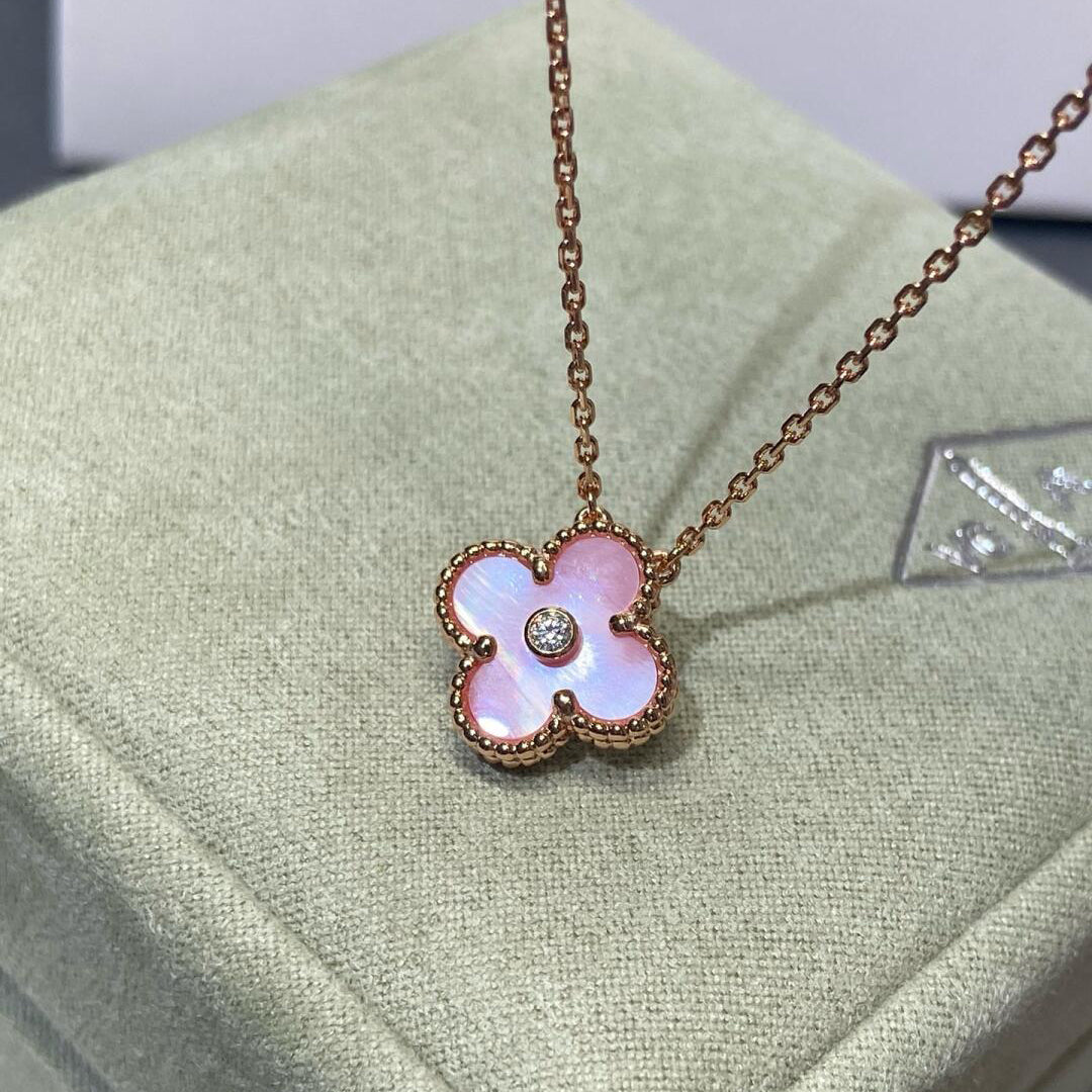 [Elowen Jewels]CLOVER 15MM DIAMOND PINK MOP NECKLACE