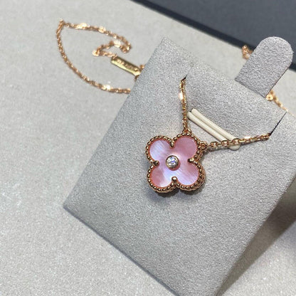 [Elowen Jewels]CLOVER 15MM DIAMOND PINK MOP NECKLACE