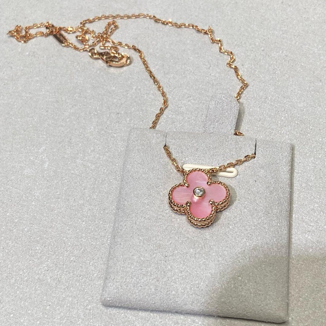 [Elowen Jewels]CLOVER 15MM DIAMOND PINK MOP NECKLACE