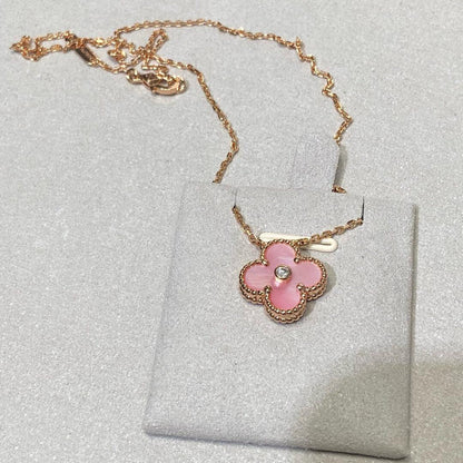 [Elowen Jewels]CLOVER 15MM DIAMOND PINK MOP NECKLACE