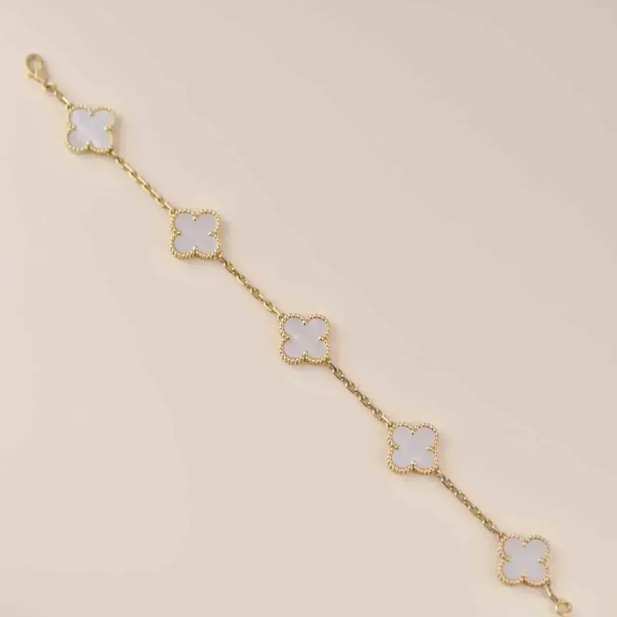 [Elowen Jewels]CLOVER WHITE PEARL MOP 5 MOTIF BRACELET COLLECTION